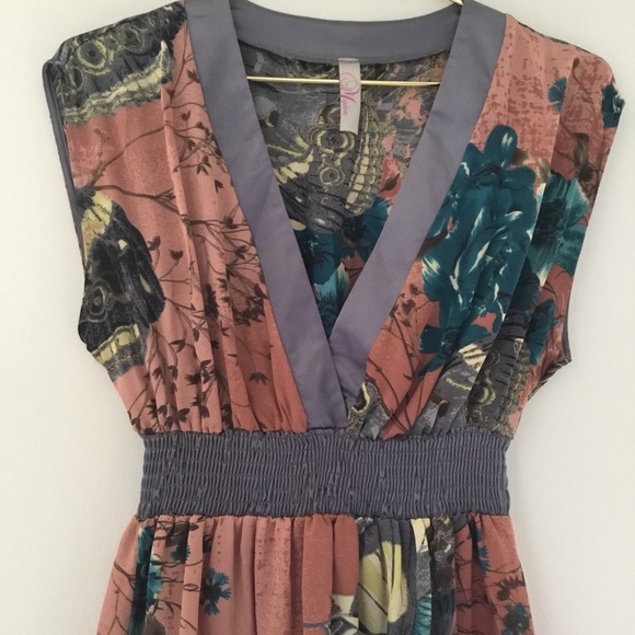 🌷Myan Abstract Floral Top🌷 - Picture 8 of 9